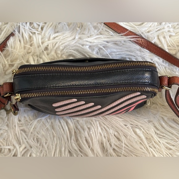 Fossil Piper Toaster Navy 
Pebbled Leather
Ombre Heart Crossbody EUC - Picture 6 of 15